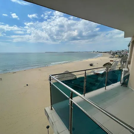 Beachfront With Panoramic Sea View Sunny דירה *