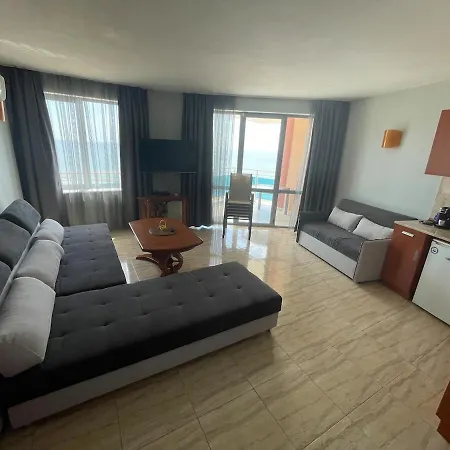 Beachfront With Panoramic Sea View Sunny דירה